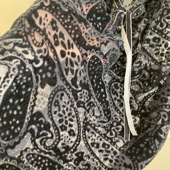 Sheer, Velvet Burn-Out Paisley Pattern Top, Size L - Picture 6 of 6